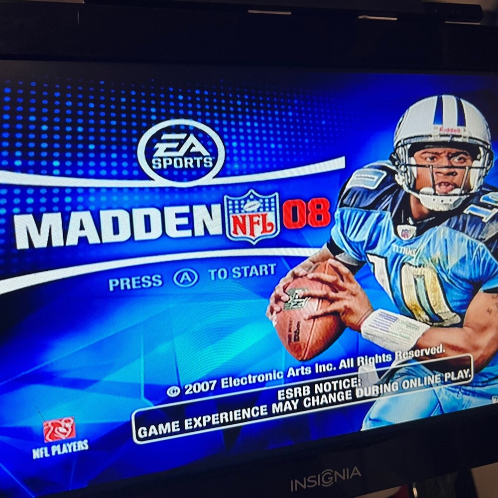 Madden NFL 08 Video Game for Nintendo Wii EA Sports Family Play Disc Case - Picture 4 of 4